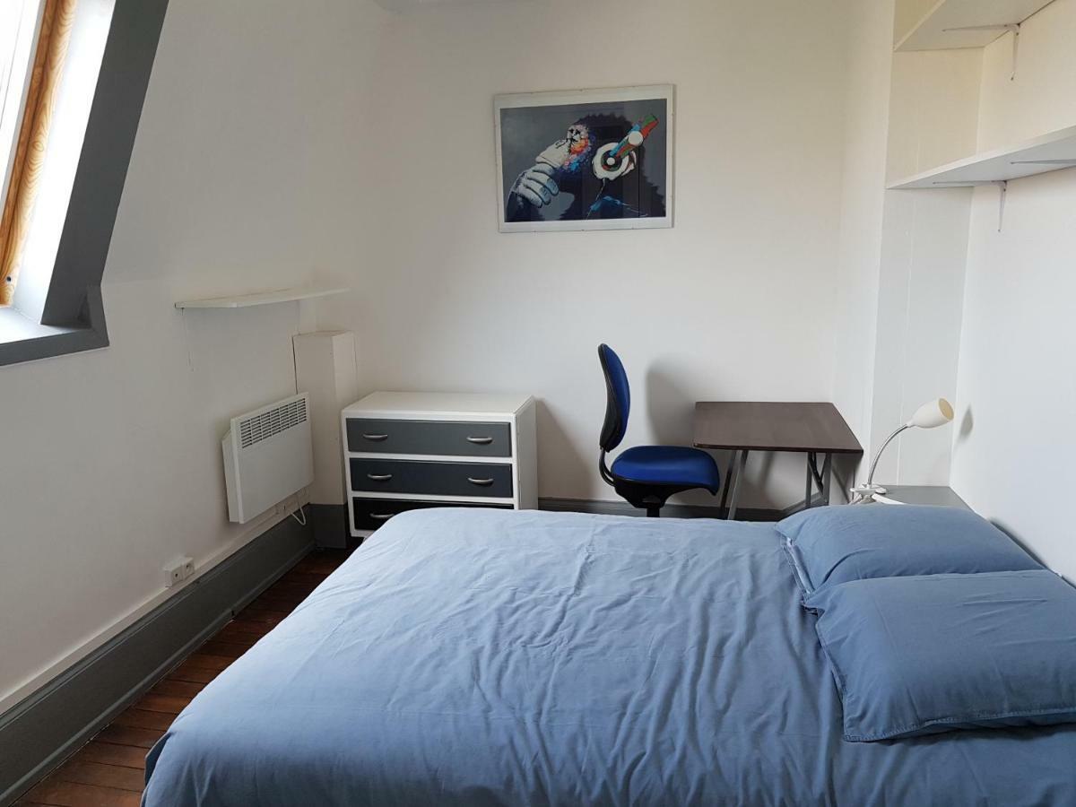 Appartement Atypique - 2 Chambres - Rue Calme Dans Centre Ville Sedan Luaran gambar