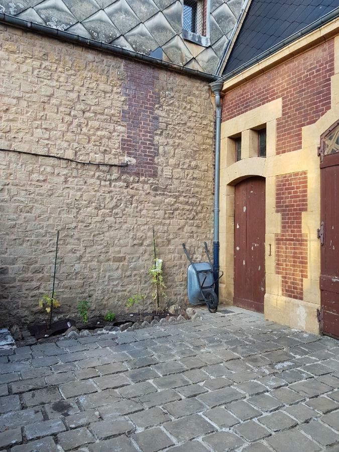 Appartement Atypique - 2 Chambres - Rue Calme Dans Centre Ville Sedan Luaran gambar