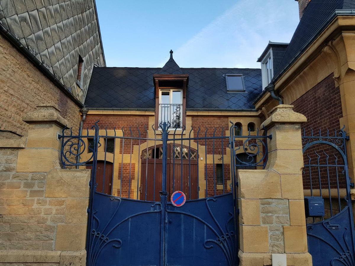 Appartement Atypique - 2 Chambres - Rue Calme Dans Centre Ville Sedan Luaran gambar